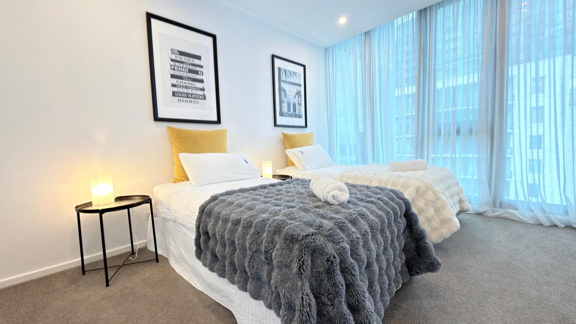Stylish Southbank Apartment Plus Free Parking For 2 Cars — Photos 3